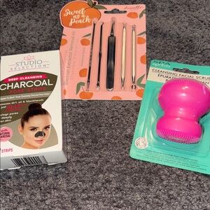 Clear skin bundle Charcoal Pore Strips, Pink Facial Scrubber and extraction set